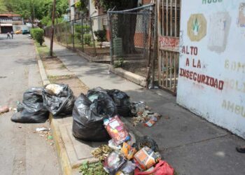 Basura en las calles. Foto de archivo.