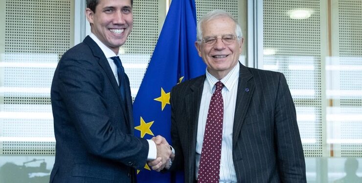 Guaidó, durante su reciente encuentro con el canciller europeo Josep Borrell en Bruselas. Foto Aris Oikonomou REUTERS
