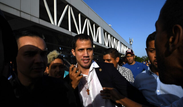 Venezuelan opposition leader and self-proclaimed acting president Juan Guaido arrives at Simon Bolivar International Airport in Maiquetia, Vargas state, Venezuela on February 11, 2020. - Guaido returned to Venezuela after a 23-day international tour to revitalize pressure on President Nicolas Maduro, his press team announced. (Photo by Yuri CORTEZ / AFP)