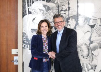 Embajador de Venezuela en Canadá Orlando Viera Blanco y la Embajadora de Francia Keren Rispal. Foto de archivo.