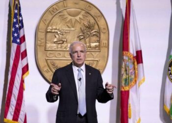 Carlos A. Giménez, alcalde del Condado Miami-Dade, da el discurso del Estado del Condado en el Museo de Ciencias Phillip y Patricia Frost, en Miami, el 14 de enero de 2020. AL DÍAZ ADIAZ@MIAMIHERALD.COM