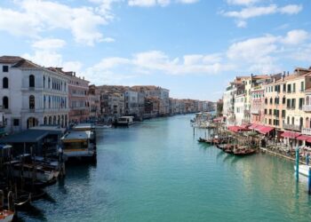 El Gran Canal en Venecia, Italia, 8 marzo 2020. (REUTERS/Manuel Silvestri)