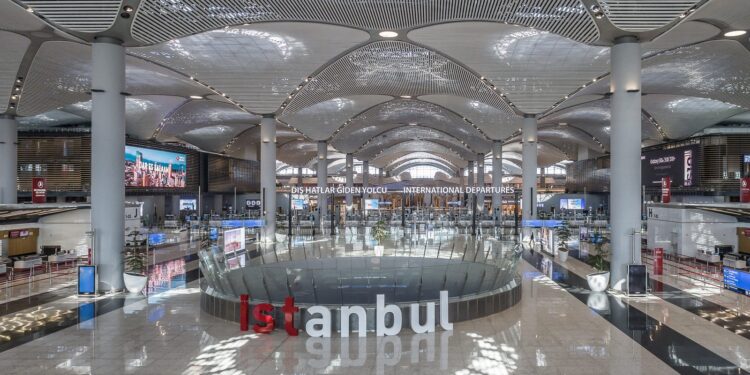 Coronavirus Turquia aeropuerto. Foto de archivo.