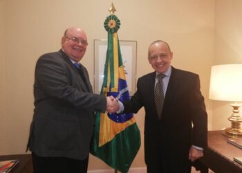 Embajador de Vzla en España Antonio Ecarri y Embajador de Brasil en España Pompeu Andreucci Neto. Foto @DiplomaciaVE_ES