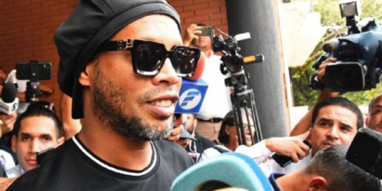 Ronaldinho Gaúcho y su hermano Roberto regresaron al hotel Getty Images.