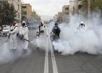 Tareas de desinfección en Teherán, Irán, el 18 de marzo de 2020. Foto Alo Khara Reuters.