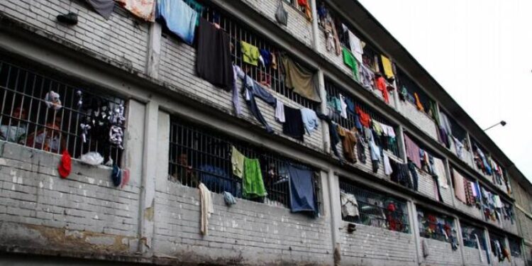 Ventanas exteriores de la prisión La Modelo de Bogotá- Foto de archivo.