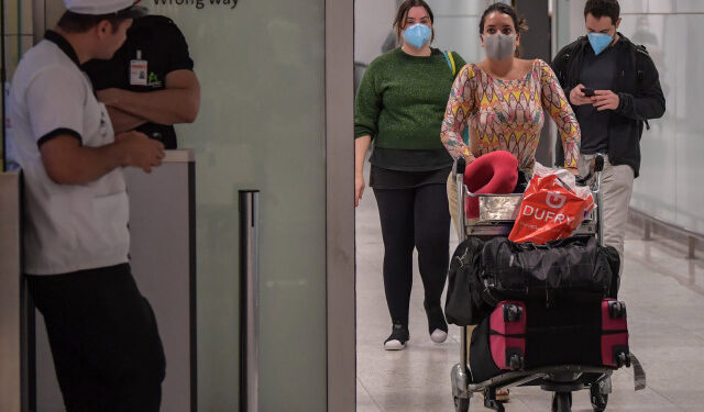 Passengers wearing masks as a precautionary measure to avoid contracting the new coronavirus, COVID-19, arrive on a flight from Italy at Guarulhos International Airport, in Guarulhos, Sao Paulo, Brazil on March 2, 2020. - The death toll from the new coronavirus epidemic surpassed 3,000 on Monday. The virus has now infected more than 89,000, spread to over 60 countries and threatens to cause a global economic slowdown -- after first emerging in China late last year. (Photo by Nelson ALMEIDA / AFP)