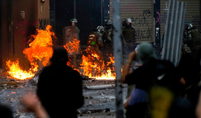 Bildergebnis für clashes santiago de chile