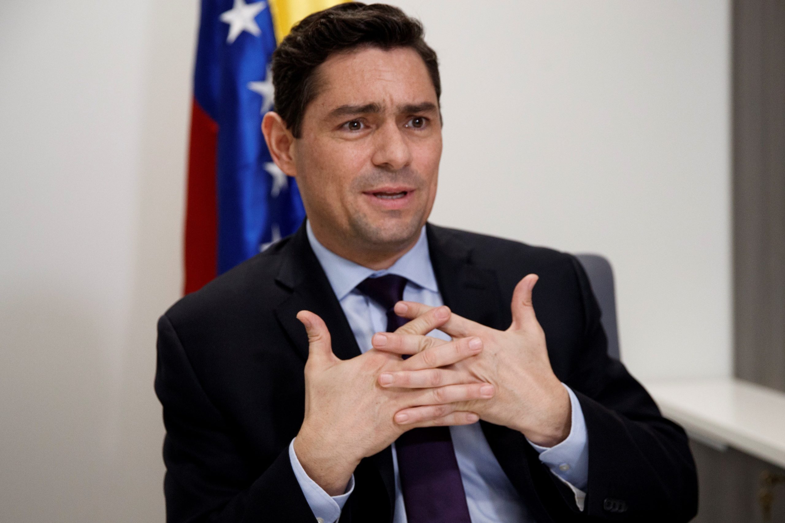 Embajador Vecchio: "Maduro o negocia su salida, o lo van a ...