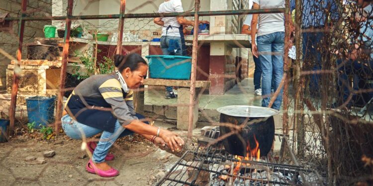 Cocina a leña. Venezuela. Foto Presidencia Venezuela.