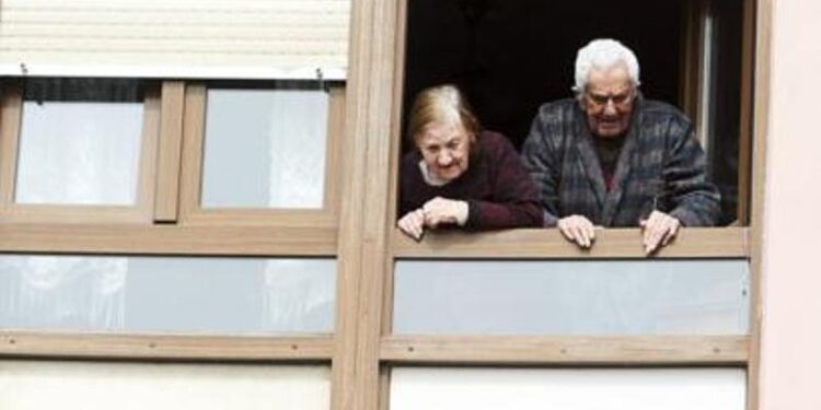 Cuatentena, personas de la tercera edad. Foto BBC.