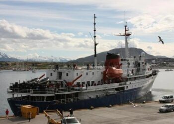 El buque Resolute navega bajo la bandera de Portugal (marinetraffic).