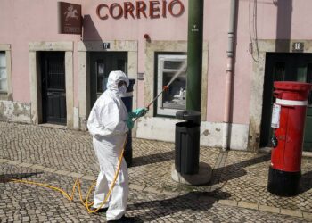 A municipal worker during the desinfection of the streets close to Belem Palace, official residence of the Portuguese President Marcelo Rebelo de Sousa in Lisbon, Portugal, 27 March 2020. In Portugal, there are 76 deaths and 4.268 confirmed infections, according to the assessment made on 27 March 2020 by the Directorate General of Health (DGS).  EPA-EFE/MANUEL DE ALMEIDA