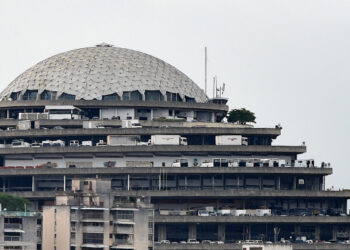 View of the Bolivarian National Intelligence Service (SEBIN) headquarters, known as "El Helicoide", in Caracas, on May 9, 2019. - Conceived in 1956 as a commercial centre, with a five-star hotel and heliport, the largest SEBIN detention centre El Helicoide is a monumental pyramidal building built on a hill. (Photo by STR / AFP)