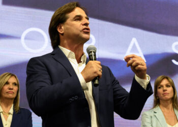 The presidential candidate for Uruguay's Partido Nacional party, Luis Lacalle Pou gestures flanked by his wife Lorena Ponce de Leon (R) and his vice-presidential candidate Beatriz Argimon, while addressing supporters in Montevideo after polls closed in the country's general election on October 27, 2019. - The leftist ruling coalition's presidential candidate Daniel Martinez was ahead in Uruguay's general election, according to early results, but is set for a run-off on November 24 against former senator Luis Lacalle Pou of the National Party, who was running second with 30 percent. (Photo by EITAN ABRAMOVICH / AFP)