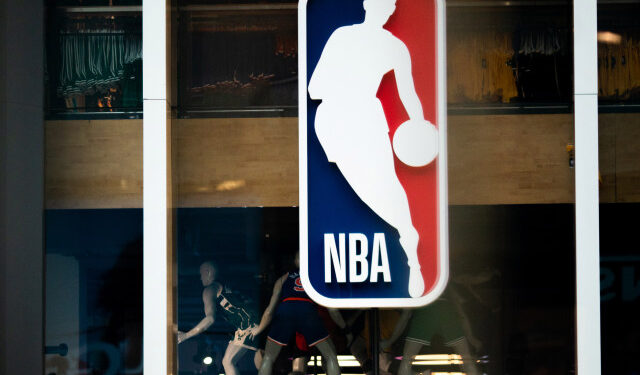 (FILES) In this file photo taken on March 11, 2020 an NBA logo is shown at the 5th Avenue NBA store in New York City.  BasketNBAhealthvirustests - The NBA has advised teams not to arrange coronavirus tests for players and staff not showing symptoms, ESPN reported on May 1, 2020, saying it was inappropriate with only limited public testing available. (Photo by Jeenah Moon / GETTY IMAGES NORTH AMERICA / AFP)