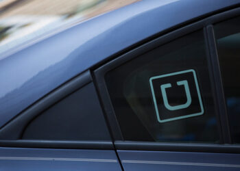 (FILES) In this file photo taken on July 09, 2019, the Uber logo is seen on a car in Washington, DC. - Uber said on May 13, 2020, it was making face masks mandatory for drivers and passengers, as part of new health and safety protocols aiming to instill confidence in the ride-hailing service as people emerge from coronavirus lockdowns. (Photo by Alastair Pike / AFP)
