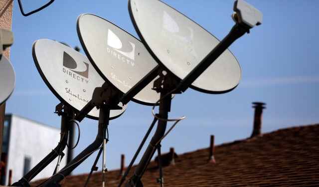 DirecTV satellite dishes are seen on an apartment roof in Los Angeles, California May 18, 2014. AT&T's expected acquisition of DirecTV could provide the company with a pathway to expand its services into Latin America, where the satellite operator has 18 million subscribers and a higher growth rate than in the United States.    REUTERS/Jonathan Alcorn  (UNITED STATES - Tags: BUSINESS TELECOMS)