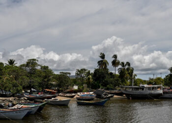 General view of a port of the town of Guiria, Sucre State, Venezuela, on March 13, 2020. - Criminal groups that take victims of human trafficking in precarious boats -which often wreck- from Guiria, in Sucre state, Venezuela, to Trinidad and Tobago, were denounced by opposition deputy Robert Alcala. (Photo by Federico PARRA / AFP)