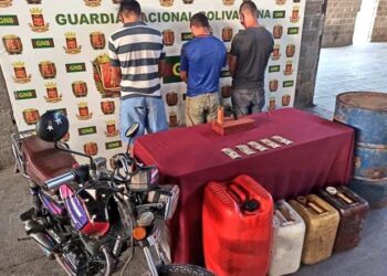 Detenidos gasolina venta clandestina en Lara. Foto @GNBoficial