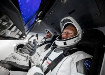 Los astronautas Doug Hurley y Bob Behnken. Foto Agencias.