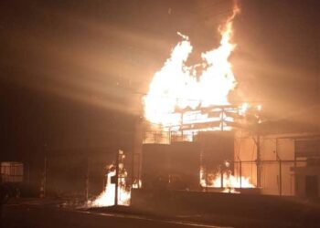 Incendio en fábrica de alcohol en la zona industrial de Tinaquillo.