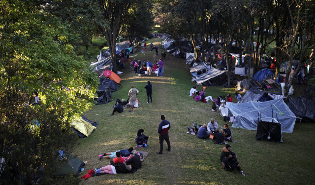 Vista general de un campamento de inmigrantes venezolanos que intentan regresar a su país desde las afueras de Bogotá, Colombia, 8 de junio, 2020. REUTERS/Luisa González