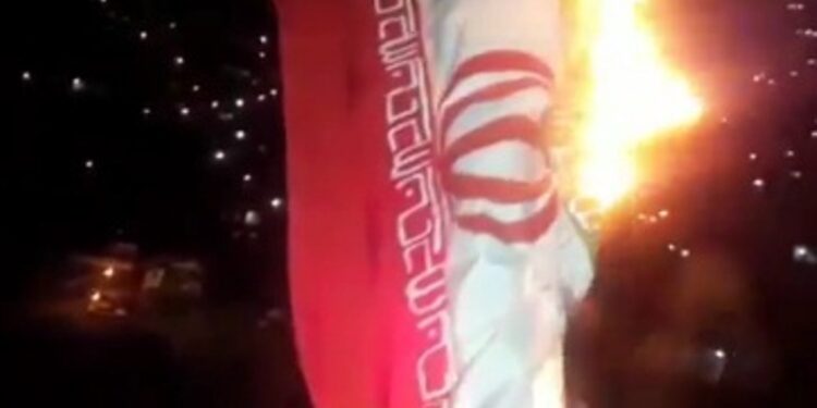 Bandera Irán Petare 2Jun2020. Foto captura de video.