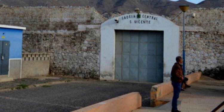 Entrada Cadeia da Ribeirinha, Cabo Verde. Foto de archivo.