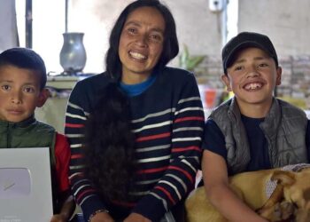 Familia campesina colombiana YouTube. Foto captura de video.