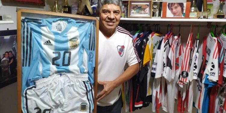 La camiseta y el pantalón que utilizó Marcelo Gallardo. Forto Agencias.