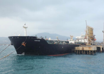 FILE PHOTO: The Iranian tanker ship "Fortune" is seen at El Palito refinery dock in Puerto Cabello, Venezuela May 25, 2020. Miraflores Palace/Handout via REUTERS ATTENTION EDITORS - THIS PICTURE WAS PROVIDED BY A THIRD PARTY./File Photo