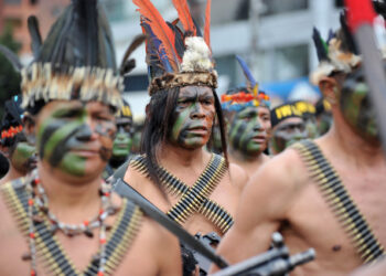 FOTO DE ARCHIVO. Indígenas shuar de la Amazonía de Ecuador participan de una marcha en Quito.  REUTERS/Gary Granja
