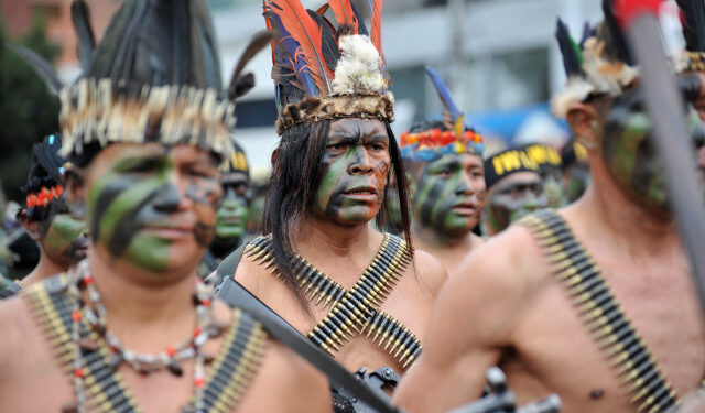 FOTO DE ARCHIVO. Indígenas shuar de la Amazonía de Ecuador participan de una marcha en Quito.  REUTERS/Gary Granja