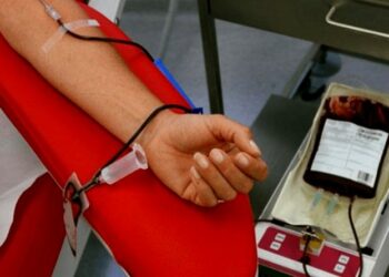COVID-19 ahuyenta a donantes de sangre y siembra zozobra en México.