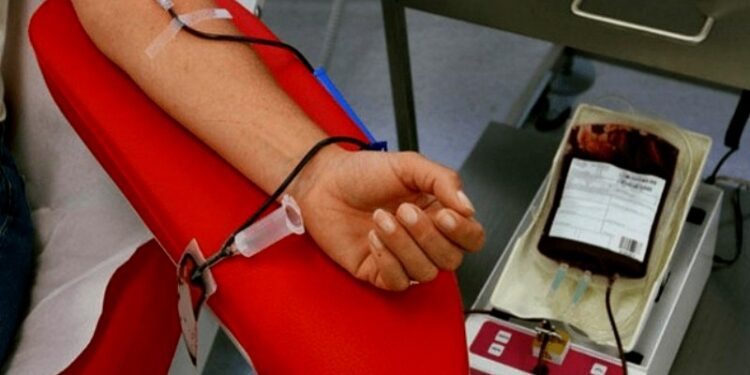 COVID-19 ahuyenta a donantes de sangre y siembra zozobra en México.