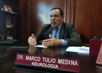Doctor. científico Marco Tulio Medina. Honduras. Foto de archivo.