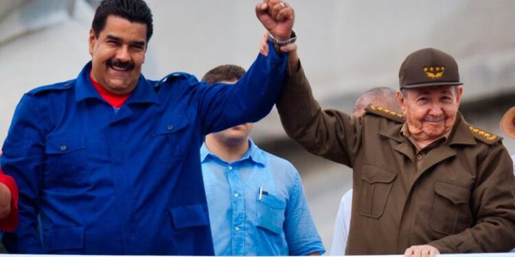 Nicolás Maduro y Raúl Castro. Foto Agencias.