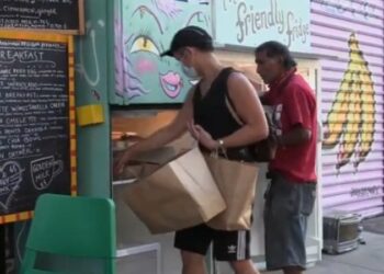 Refrigeradores comunitarios EEUU NY. Foto captura de video EFE.