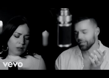 Ricky Martin y Carla Morrison, Recuerdo. Foto captura de video.