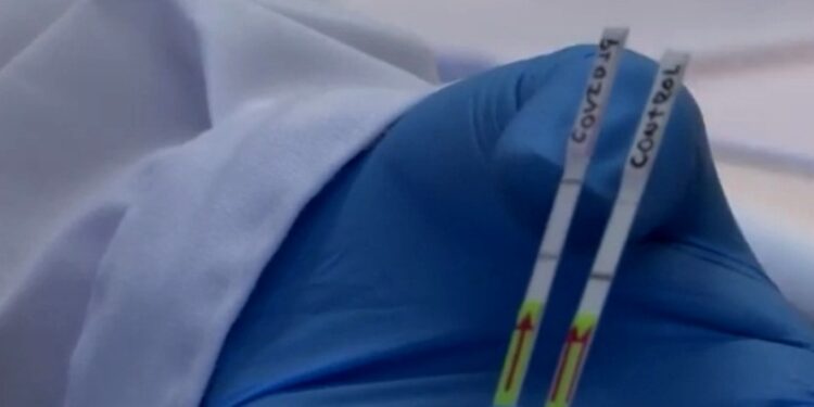 Test coronavirus. Foto captura de video AFP.