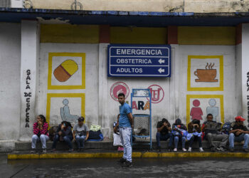 Relatives of patients that are been treated at the University Hospital wait in front of the building in Barquisimeto, Venezuela on April 24, 2019. - Venezuela is facing the worst crisis in its modern history with inflation expecting to soar a mind-boggling 10 million percent this year, contributing to a shortage of basic goods that has caused more than 2.7 million people to flee since 2015, according to the United Nations. (Photo by YURI CORTEZ / AFP)        (Photo credit should read YURI CORTEZ/AFP via Getty Images)