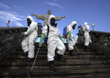 Soldiers of the Brazilian Armed Forces are seen during the disinfection procedures of the Christ The Redeemer statue at the Corcovado mountain prior to the opening of the touristic attraction on August 15, in Rio de Janeiro, Brazil, on August 13, 2020, amid the COVID-19 novel coronavirus pandemic. (Photo by Mauro PIMENTEL / AFP)