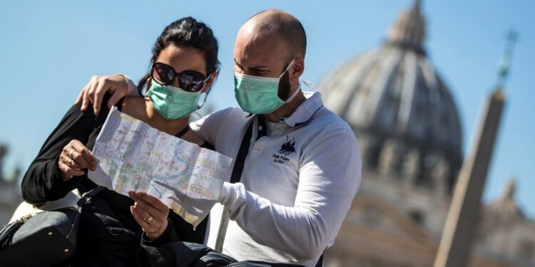 Vatican City (Vatican City State (holy See)), 24/02/2020.- Tourists wearing protective face masks visit St. Peter's Square, Vatican City, 24 February 2020. Italian authorities announced on the day that there are over 200 confirmed cases of COVID-19 disease in the country, with at least five deaths. Precautionary measures and ordinances to tackle the spreading of the deadly virus included the closure of schools, gyms, museums and cinemas in the affected areas in northern Italy.