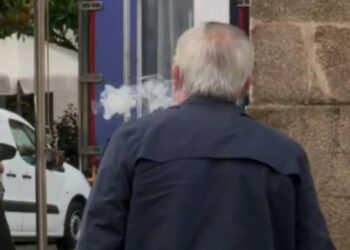 Galicia, fumar prohibido calles. Foto captura de video EFE.