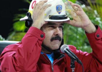 Nicolás Maduro. Bombero. Foto de archivo.