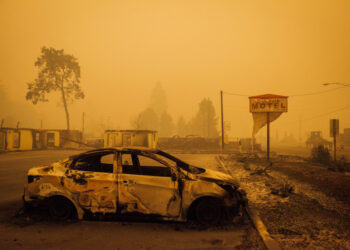 A charred vehicle is seen in the parking lot of the burned Oak Park Motel after the passage of the Santiam Fire in Gates, Oregon, on September 10, 2020. - California firefighters battled the state's largest ever inferno on September 10, as tens of thousands of people fled blazes up and down the US West Coast and officials warned the death toll could shoot up in coming days. At least eight people have been confirmed dead in the past 24 hours across California, Oregon and Washington, but officials say some areas are still impossible to reach, meaning the number is likely to rise. (Photo by Kathryn ELSESSER / AFP)