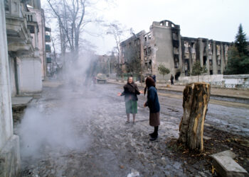 La capital de la República de Nagorno Karabaj, Stepanakert, después de un bombardeo, el 1 de marzo de 1992.
Sputnik