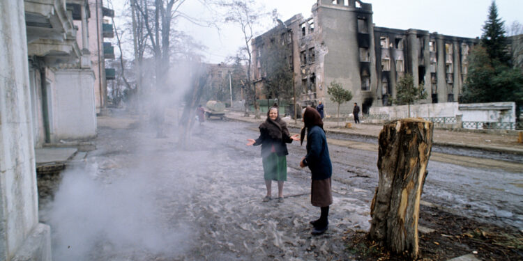La capital de la República de Nagorno Karabaj, Stepanakert, después de un bombardeo, el 1 de marzo de 1992.
Sputnik